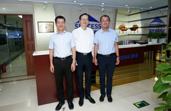 上海交通大學(xué)高級金融學(xué)院副院長(cháng)潘杰一行蒞臨社科賽斯暨中國MBA教育網(wǎng)