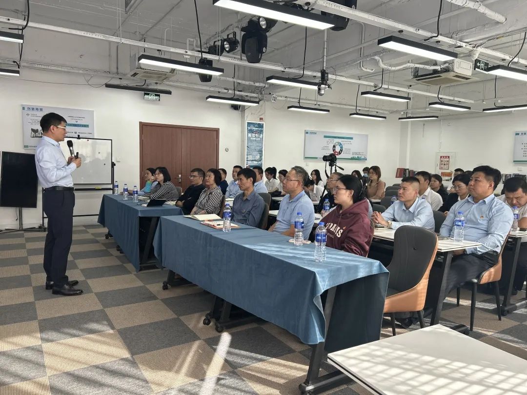 社科賽斯黨支部書(shū)記李發(fā)進(jìn) 應邀為海淀街道“兩新”組織書(shū)記講黨課